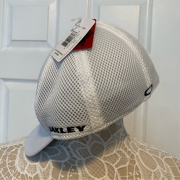 New with Tag Oakley cresting driver golf while cap Country Inns & Suites S/M - Picture 4 of 11